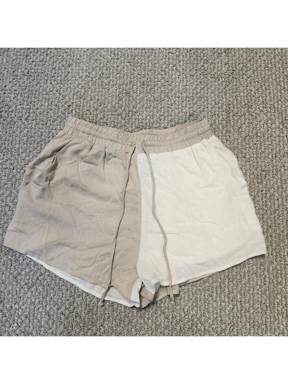 LE LIS COLLECTION Two-Tone Beige and White Shorts Size Small NWT